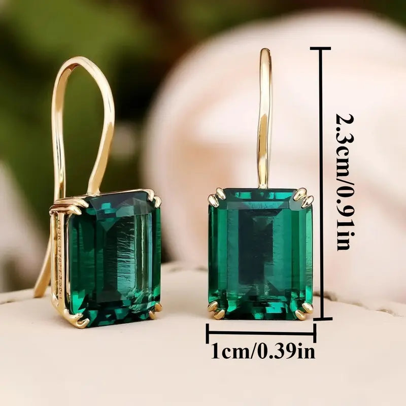 Damen-Hängeohrringe mit Smaragd-Kristallen | Große grüne Steine, elegante goldfarbene Ohrringe zum Ausgehen | Elegantes Schmuckaccessoire zum Ausgehen