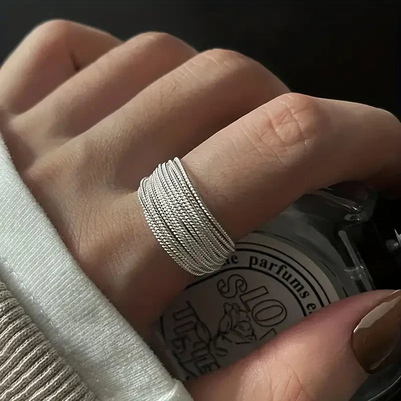 Mehrreihiger silberner Kettenring für Damen | Statement-Ring mit übereinanderliegenden silbernen Ketten | Lässiges Schmuckaccessoire für jeden Tag