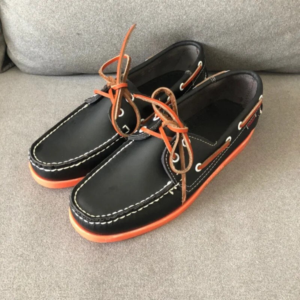 Herren-Zweifarbige Bootsschuhe aus Leder | Klassische marineblaue und beigebraune lässig-elegante Alltagsslipper | Lässig-elegante Sommerschuhe für Urlaub und Alltag