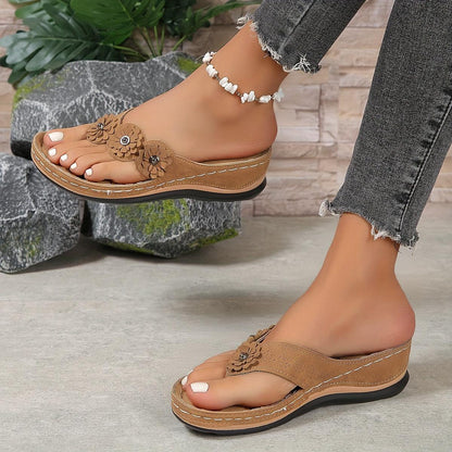 Damen Blumen-Wedgesandalen | Orthopädische Plateau-Sandalen mit Riemchen | Bequeme Elegante Sommerschuhe