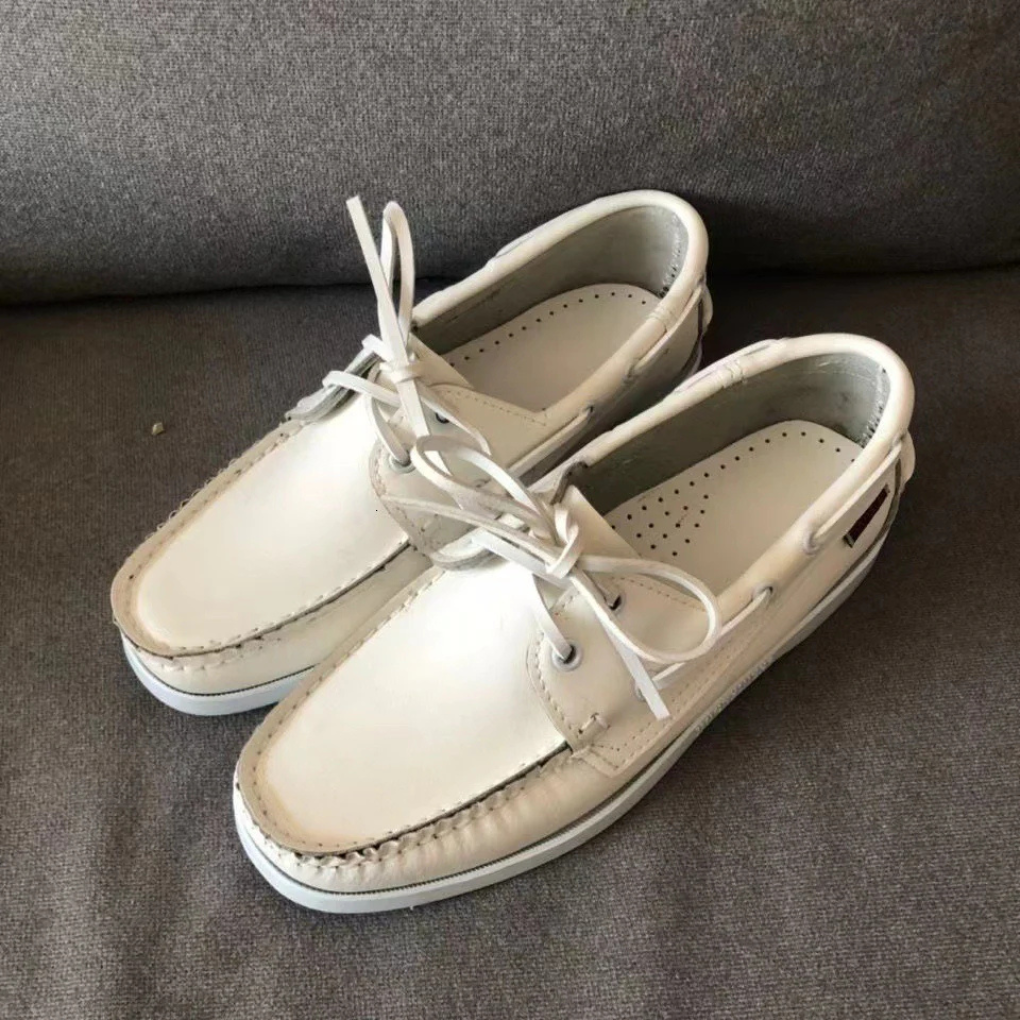 Herren-Zweifarbige Bootsschuhe aus Leder | Klassische marineblaue und beigebraune lässig-elegante Alltagsslipper | Lässig-elegante Sommerschuhe für Urlaub und Alltag