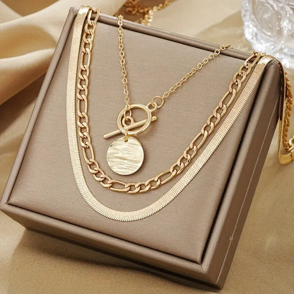 Damen-Set aus mehreren goldfarbenen Halsketten | 3-teiliges Set mit Fischgrätkette, Perlen- und Münzanhänger | Lässiger Alltagsschmuck zum Ausgehen