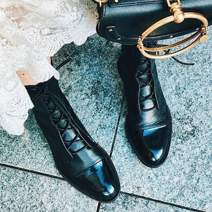 Damen-Stiefel aus Leder mit Schnürung und mittlerer Schafthöhe | Klassische schwarze, lässige, elegante Stiefel für jeden Tag | Smart-Casual-Stiefel für Herbst und Winter