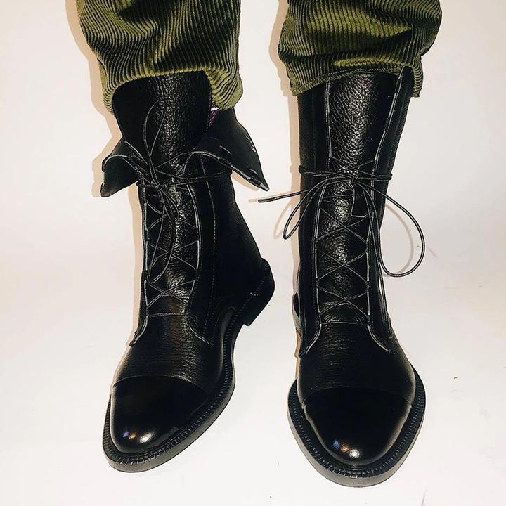 Damen-Stiefel aus Leder mit Schnürung und mittlerer Schafthöhe | Klassische schwarze, lässige, elegante Stiefel für jeden Tag | Smart-Casual-Stiefel für Herbst und Winter