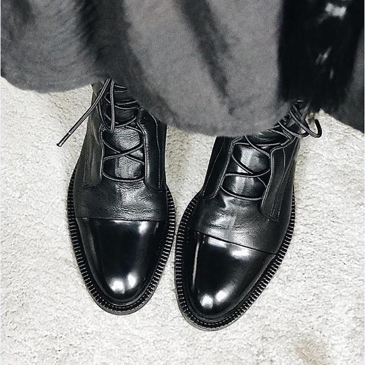 Damen-Stiefel aus Leder mit Schnürung und mittlerer Schafthöhe | Klassische schwarze, lässige, elegante Stiefel für jeden Tag | Smart-Casual-Stiefel für Herbst und Winter
