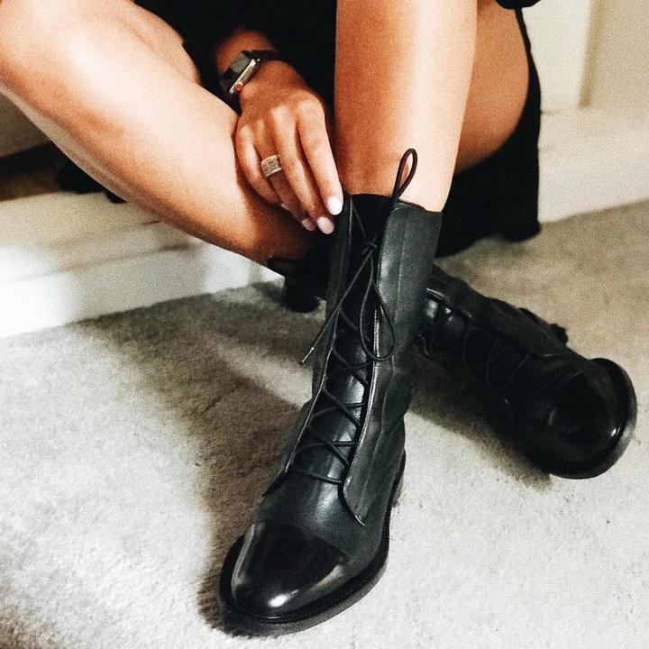 Damen-Stiefel aus Leder mit Schnürung und mittlerer Schafthöhe | Klassische schwarze, lässige, elegante Stiefel für jeden Tag | Smart-Casual-Stiefel für Herbst und Winter