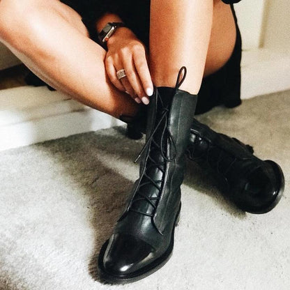 Damen-Stiefel aus Leder mit Schnürung und mittlerer Schafthöhe | Klassische schwarze, lässige, elegante Stiefel für jeden Tag | Smart-Casual-Stiefel für Herbst und Winter