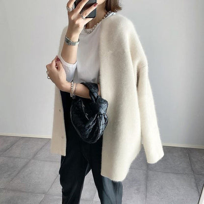 Flauschige Mohair-Strickjacke für Damen mit offenem Vorderteil | Weiche kuschelige Khaki-Strickjacke mit Knöpfen für jeden Tag | Elegant-lässige Strickmode für Herbst und Winter