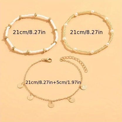 Damen-Set aus 3-lagigem Perlenarmband für den Knöchel in Gold | Lässige sommerliche Fußkette mit Saatperlen, Münzanhänger und Perlen | Lässiger Schmuck für Urlaub und Alltag
