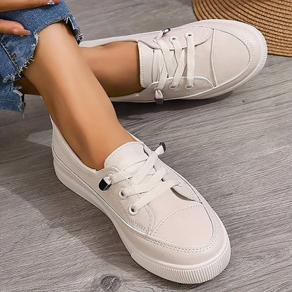 Damen-Canvas-Sneaker mit flacher Sohle und Schnürsenkeln | Klassische weiße, lässige, bequeme Alltagsturnschuhe | Lässige Streetwear-Schuhe für den Alltag